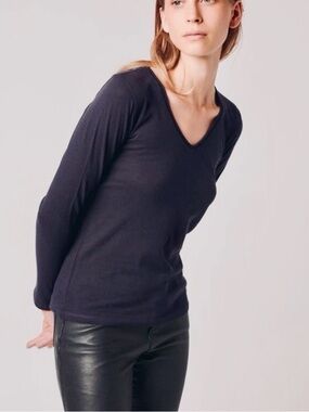 NWT Majestic Filatures for Neiman Marcus Superwashed Viscose V-Neck Navy Size 1